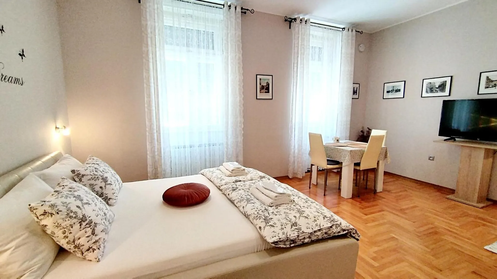 Lavender - City Room With Free Parking