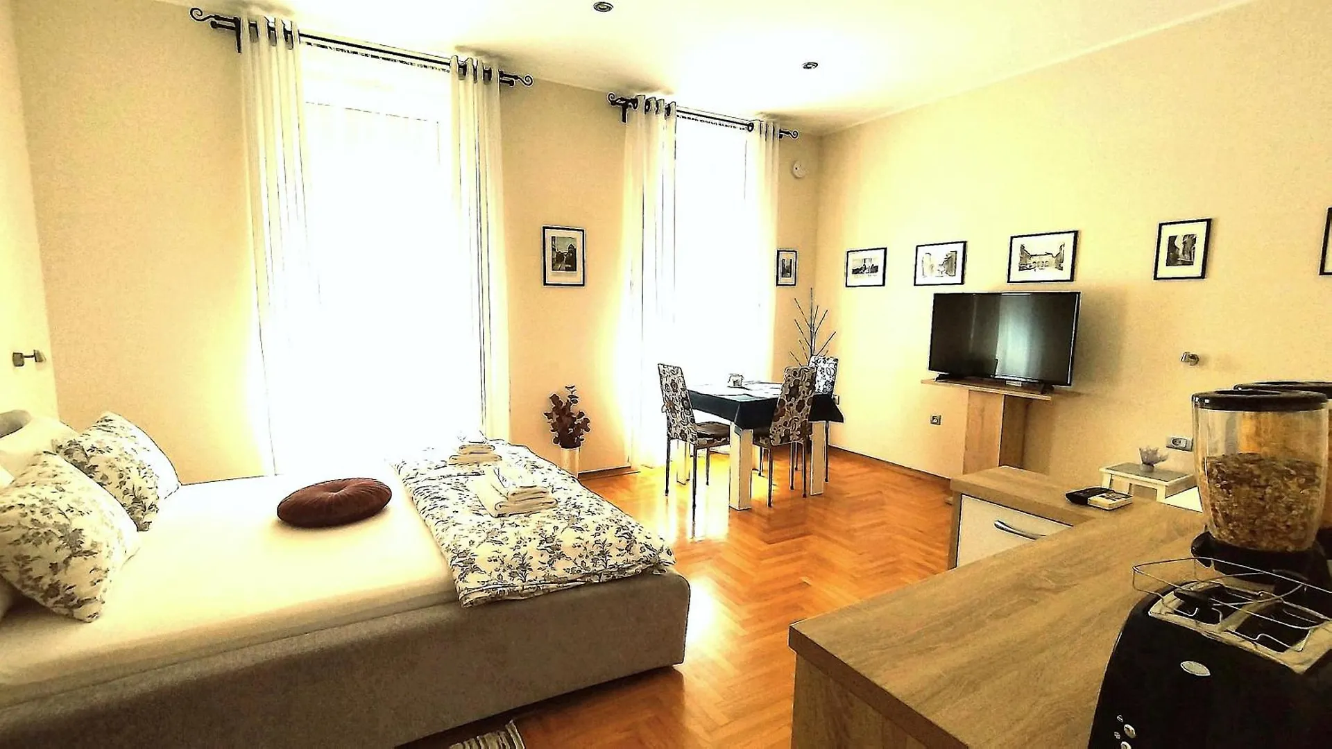 Lavender - City Room With Free Parking Guest house Pula