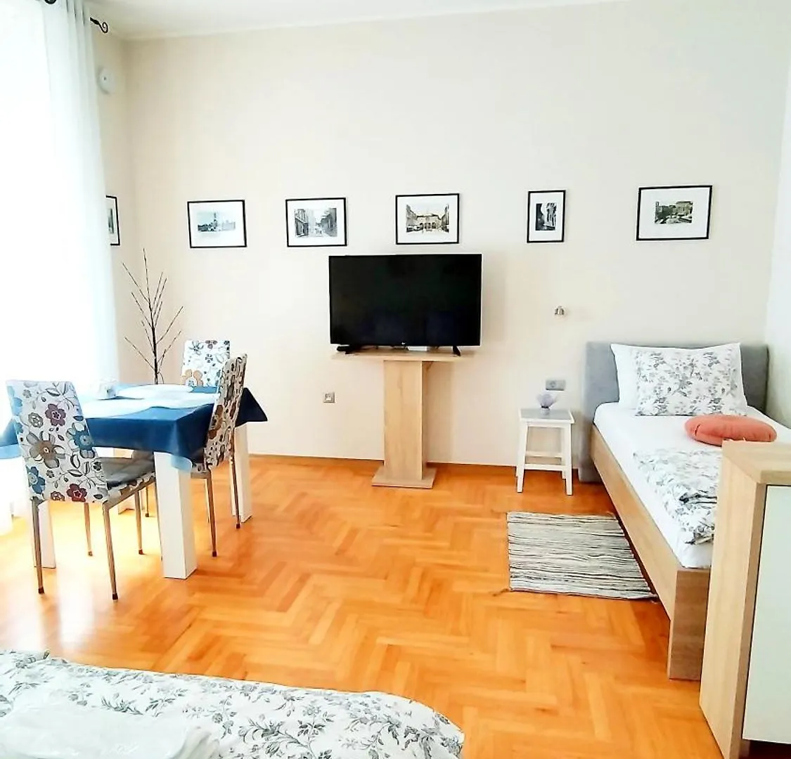 Lavender - City Room With Free Parking 4*, Pula