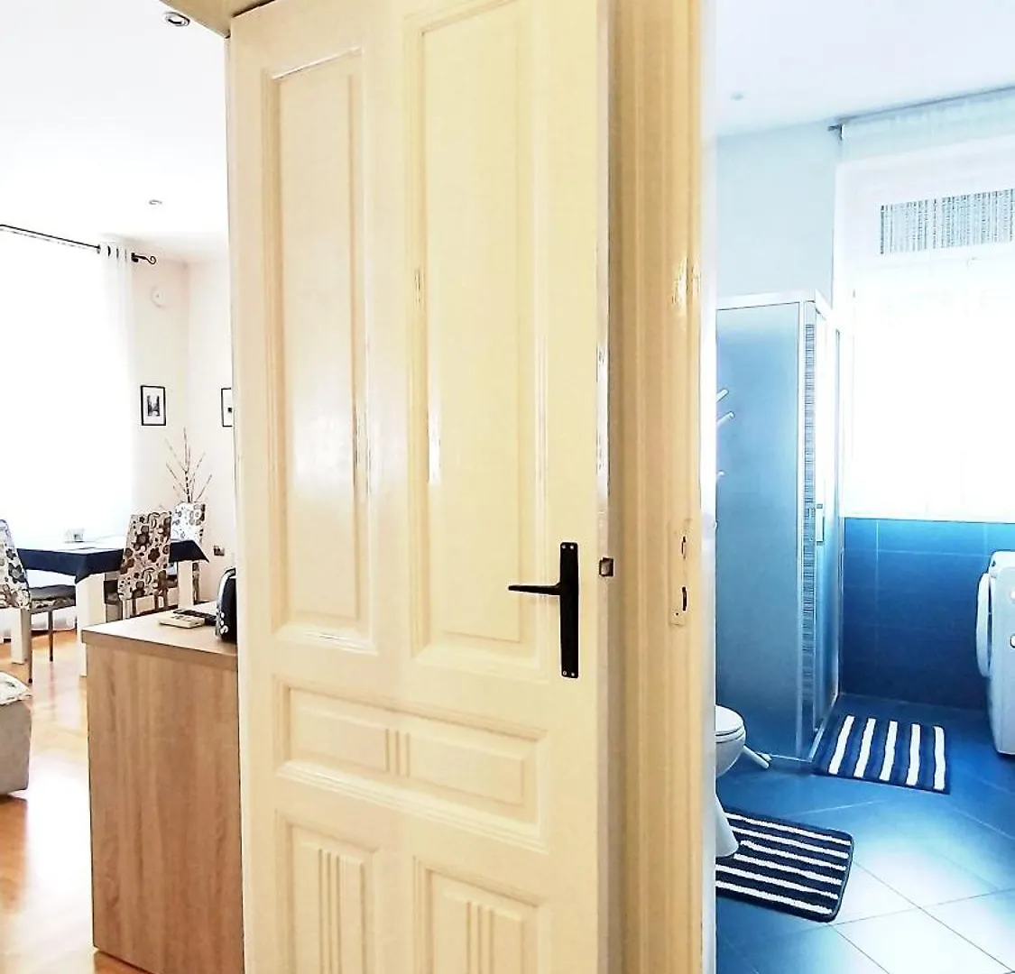 Lavender - City Room With Free Parking Póla 4*,