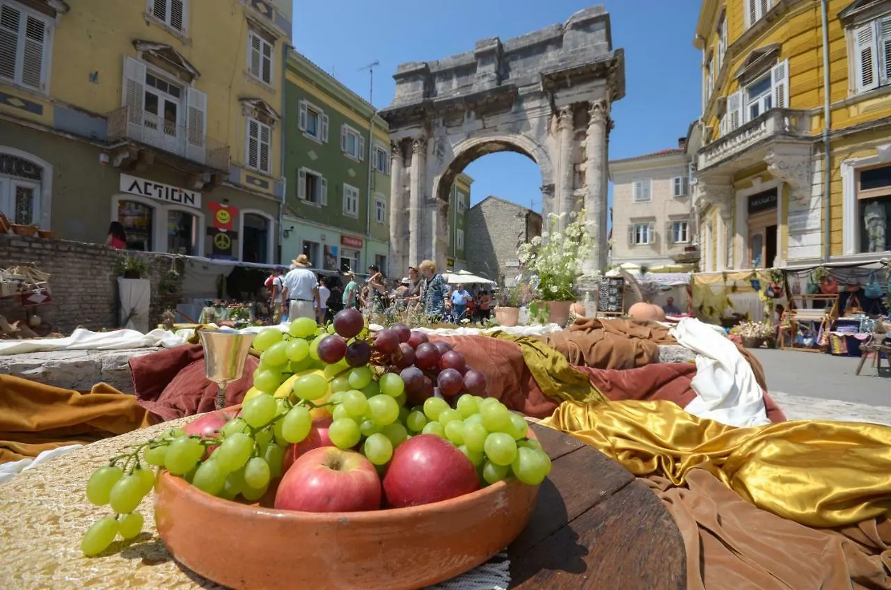 Lavender - City Room With Free Parking 4*, Pula Croatia
