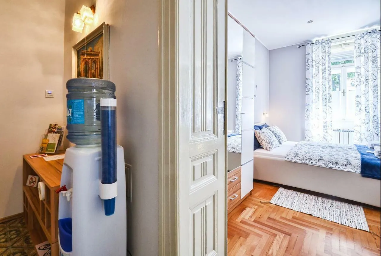 Lavender - City Room With Free Parking Pula